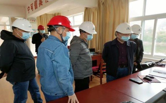 檢查現場(攝影:鄧麗) 檢查現場(攝影:鄧麗)