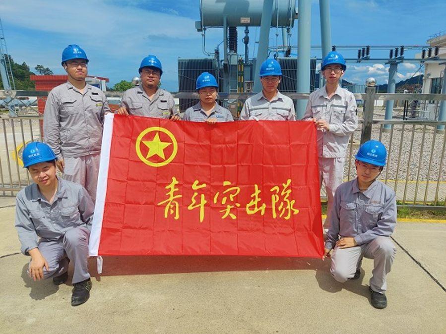 檢修分公司”青年突擊隊(duì)“(攝影:曾雨航) 檢修分公司”青年突擊隊(duì)“(攝影:曾雨航)