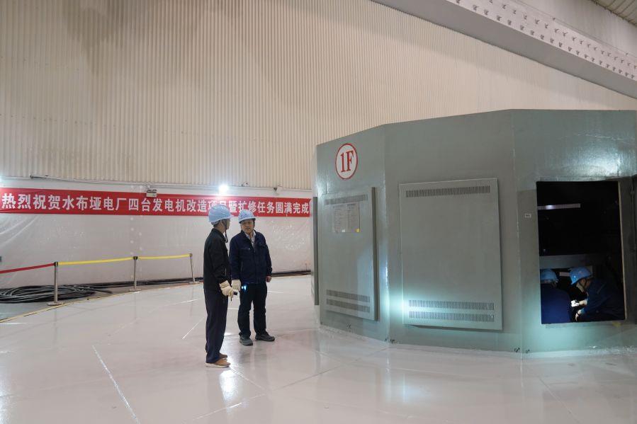 水布埡電廠1號機組72小時大負荷試驗檢查（攝影：楊海青）