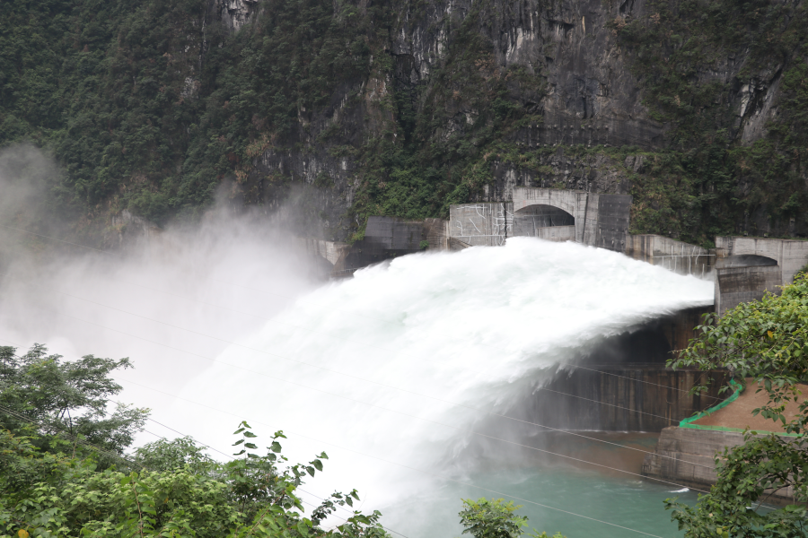 放空洞泄洪瞬間(攝影:向聯(lián)華) 放空洞泄洪瞬間(攝影:向聯(lián)華)