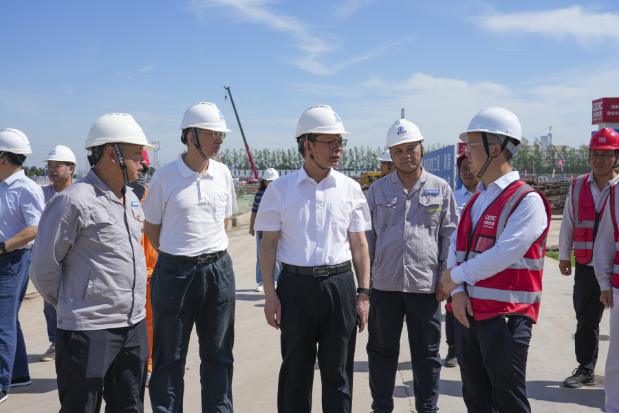 7月17日，涂山峰赴江陵火電項目防汛安全檢查